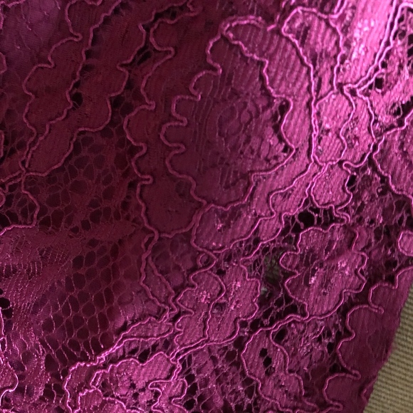 Gorgeous purple DKNY lace sheath dress, size 12 - Picture 6 of 7